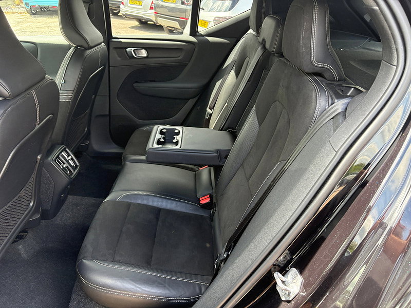 Volvo XC40 2.0 B4 MHEV R-Design Pro SUV 5dr Petrol Hybrid Auto Euro 6 (s/s) (197 ps) 5dr Automatic 2026