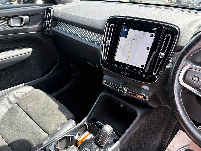Volvo XC40 2.0 B4 MHEV R-Design Pro SUV 5dr Petrol Hybrid Auto Euro 6 (s/s) (197 ps) 5dr Automatic 2026