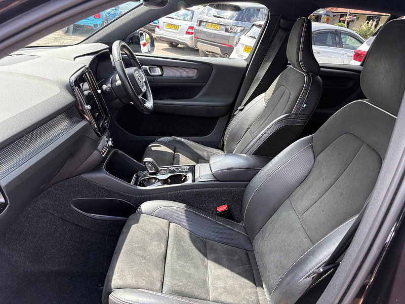 Volvo XC40 2.0 B4 MHEV R-Design Pro SUV 5dr Petrol Hybrid Auto Euro 6 (s/s) (197 ps) 5dr Automatic 2026