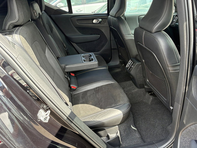Volvo XC40 2.0 B4 MHEV R-Design Pro SUV 5dr Petrol Hybrid Auto Euro 6 (s/s) (197 ps) 5dr Automatic 2026