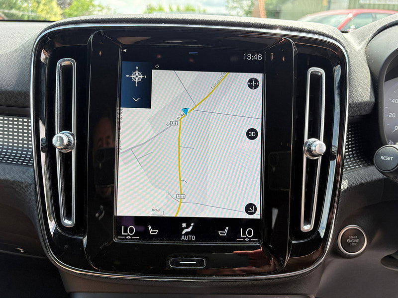 Volvo XC40 2.0 B4 MHEV R-Design Pro SUV 5dr Petrol Hybrid Auto Euro 6 (s/s) (197 ps) 5dr Automatic 2026