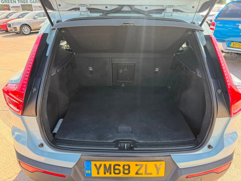 Volvo XC40 2.0 D3 Momentum Pro SUV 5dr Diesel Manual Euro 6 (s/s) (150 ps) 5dr Manual 2026