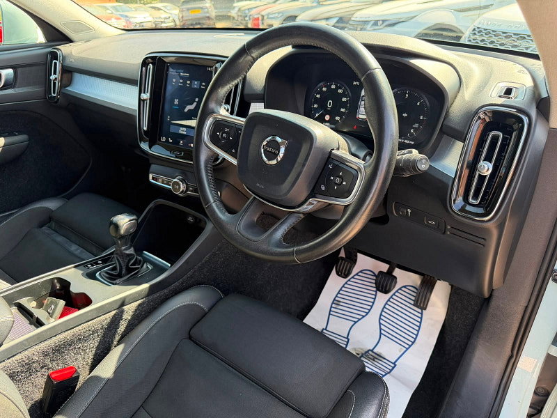 Volvo XC40 2.0 D3 Momentum Pro SUV 5dr Diesel Manual Euro 6 (s/s) (150 ps) 5dr Manual 2026