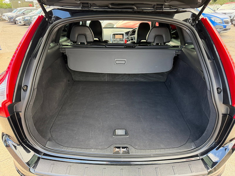 Volvo XC60 2.4 D5 R-Design Nav SUV 5dr Diesel Auto AWD Euro 6 (s/s) (220 ps) 5dr Automatic 2026