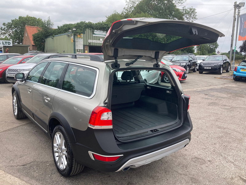 Volvo XC70 2.4 D5 SE Lux Estate 5dr Diesel Geartronic AWD Euro 5 (215 ps) 5dr Automatic 2026
