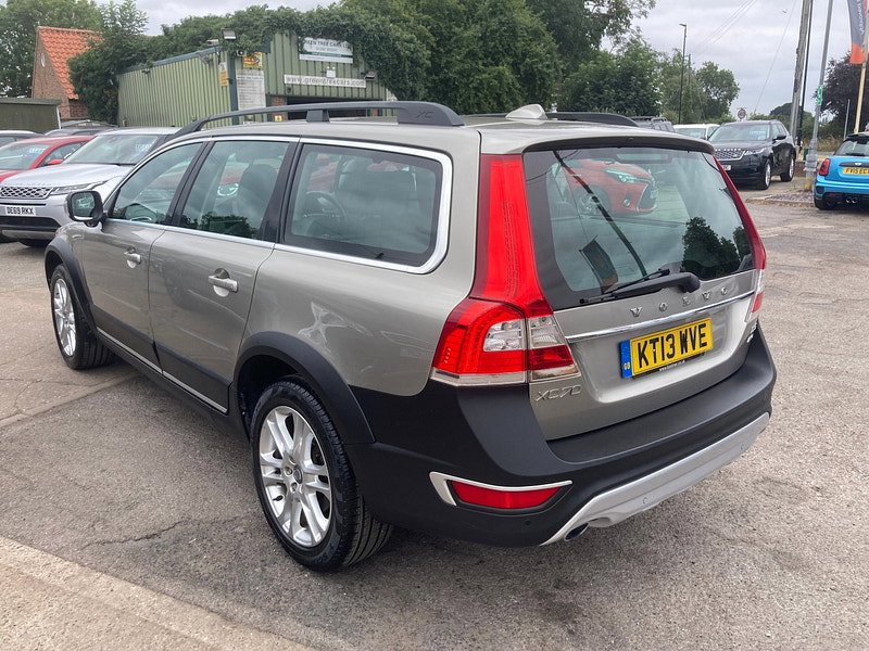 Volvo XC70 2.4 D5 SE Lux Estate 5dr Diesel Geartronic AWD Euro 5 (215 ps) 5dr Automatic 2026