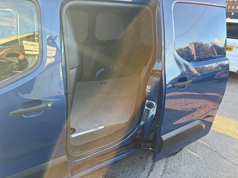 Vauxhall Combo 1.6 Turbo D 2000 Sportive Panel Van 4dr Diesel Manual L1 H1 Euro 6 (s/s) (100 ps) 4dr Manual 2026