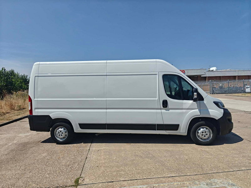 Peugeot Boxer 2.2 BlueHDi 335 LWB Professional Premium + Panel Van 5dr Diesel Manual L3 H2 Euro 6 (s/s) (140 ps) 5dr Manual 2026