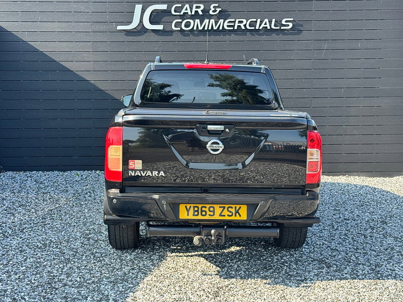Nissan Navara 2.3 dCi N-Guard Pickup Double Cab 4dr Diesel Auto 4WD Euro 6 (190 ps)