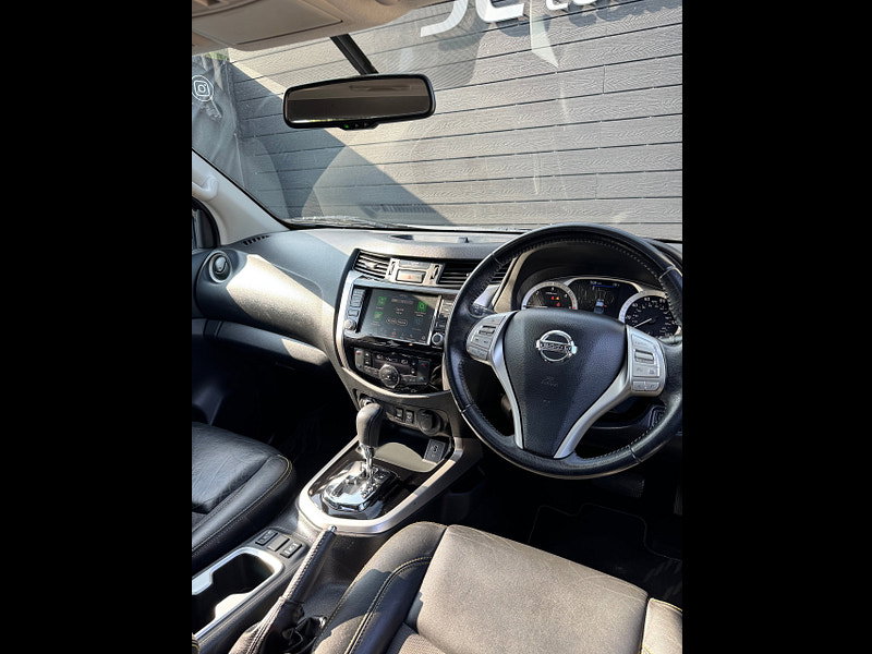 Nissan Navara 2.3 dCi N-Guard Pickup Double Cab 4dr Diesel Auto 4WD Euro 6 (190 ps)
