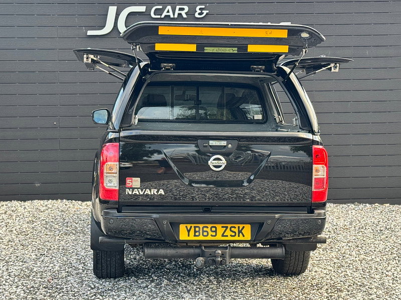 Nissan Navara 2.3 dCi N-Guard Pickup Double Cab 4dr Diesel Auto 4WD Euro 6 (190 ps)
