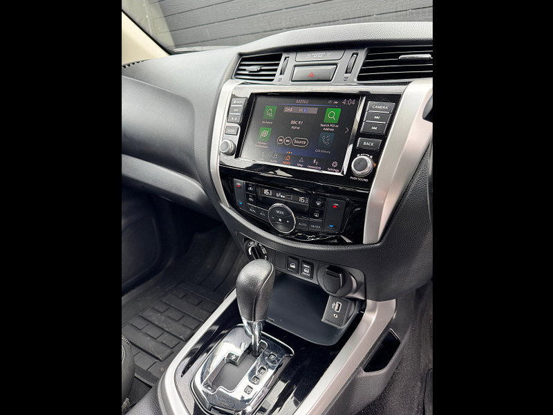 Nissan Navara 2.3 dCi Tekna Pickup Double Cab 4dr Diesel Auto 4WD Euro 6 (190 ps)