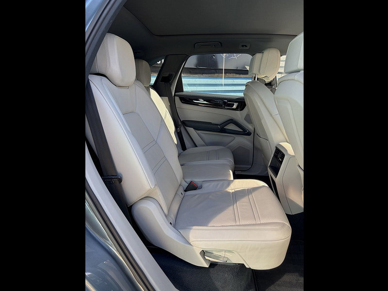 Porsche Cayenne 3.0T V6 SUV 5dr Petrol TiptronicS 4WD Euro 6 (s/s) (340 ps) 5dr Automatic 2026