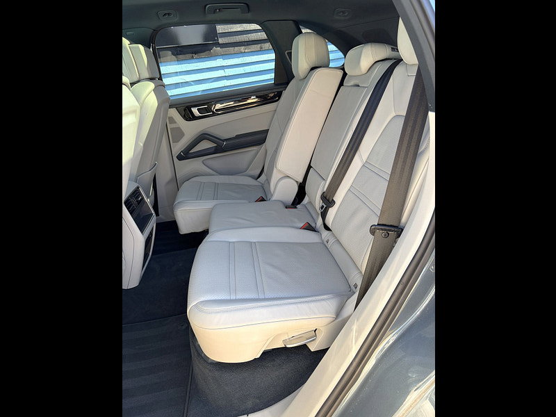 Porsche Cayenne 3.0T V6 SUV 5dr Petrol TiptronicS 4WD Euro 6 (s/s) (340 ps) 5dr Automatic 2026