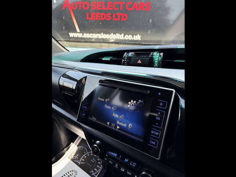 Toyota Hilux 2.4 D-4D Invincible Pickup Double Cab 4dr Diesel Manual 4WD Euro 6 (s/s) (TSS) (150 ps) 4dr Manual 2026