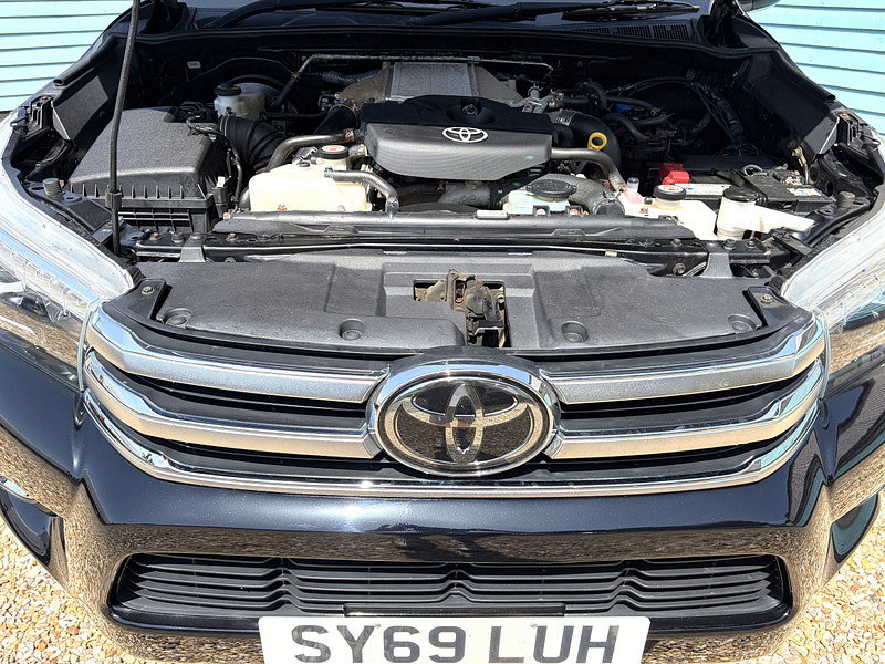 Toyota Hilux 2.4 D-4D Invincible Pickup Double Cab 4dr Diesel Manual 4WD Euro 6 (s/s) (TSS) (150 ps) 4dr Manual 2026