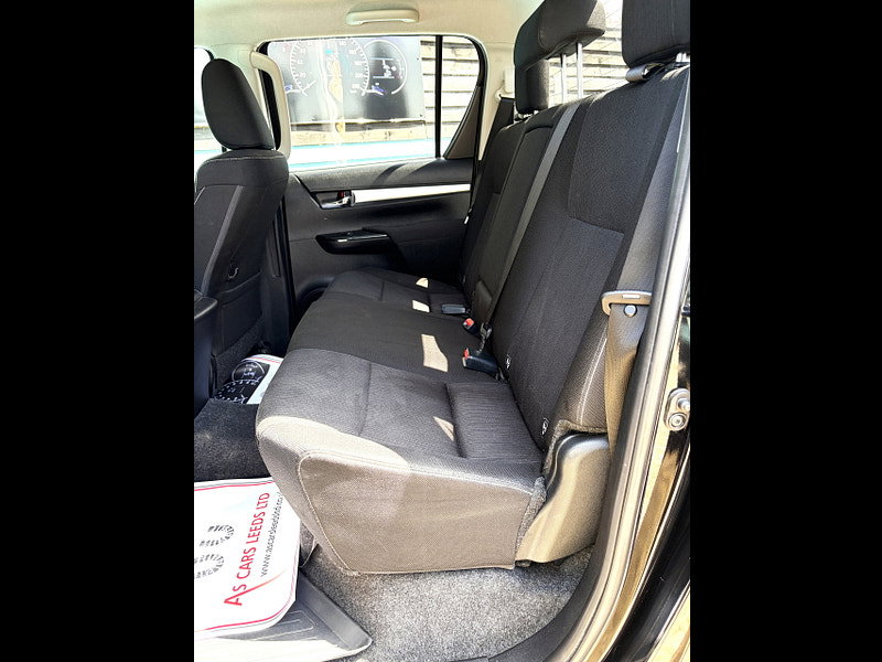 Toyota Hilux 2.4 D-4D Invincible Pickup Double Cab 4dr Diesel Manual 4WD Euro 6 (s/s) (TSS) (150 ps) 4dr Manual 2026