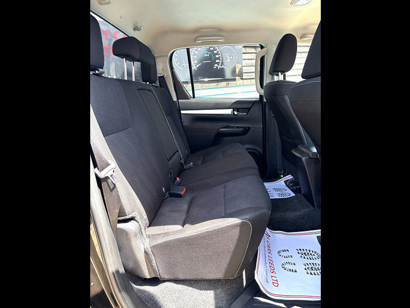 Toyota Hilux 2.4 D-4D Invincible Pickup Double Cab 4dr Diesel Manual 4WD Euro 6 (s/s) (TSS) (150 ps) 4dr Manual 2026