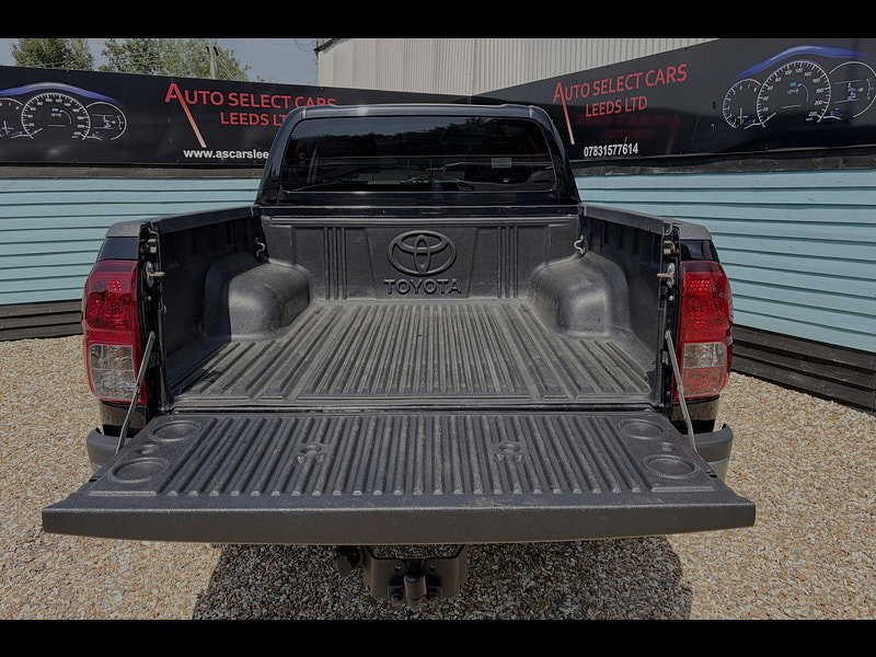 Toyota Hilux 2.4 D-4D Invincible Pickup Double Cab 4dr Diesel Manual 4WD Euro 6 (s/s) (TSS) (150 ps) 4dr Manual 2026