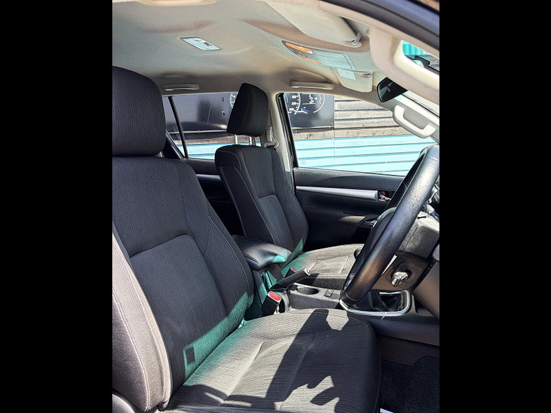 Toyota Hilux 2.4 D-4D Invincible Pickup Double Cab 4dr Diesel Manual 4WD Euro 6 (s/s) (TSS) (150 ps) 4dr Manual 2026