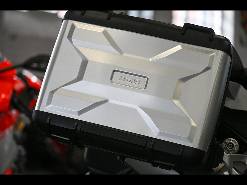 BMW R 1250 gs *Panniers - One Former Keeper* 0dr Manual 2026