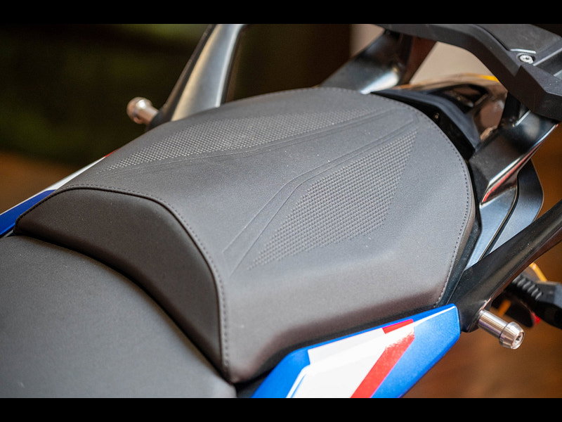 BMW R 1250 r *Akrapovic - Lovely Example* 0dr Manual 2026