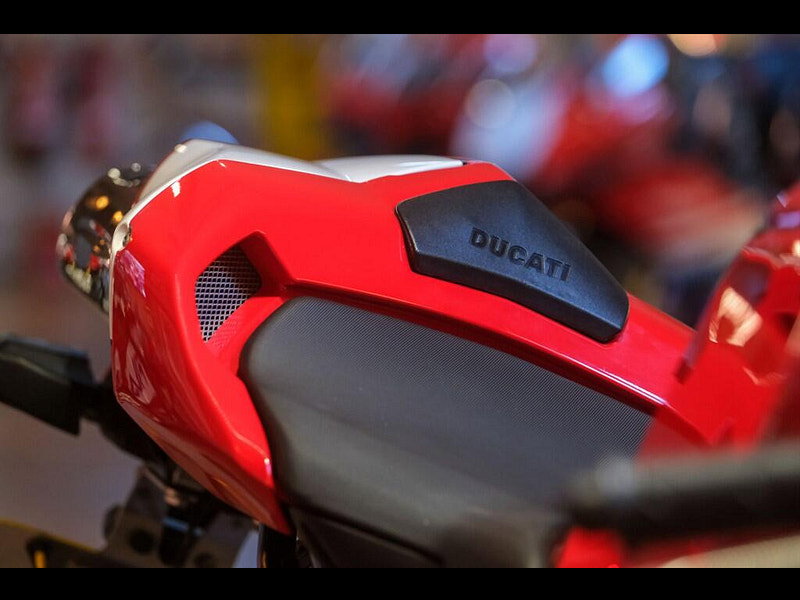 DUCATI 749 *749 R - Original Example* 0dr Manual 2026