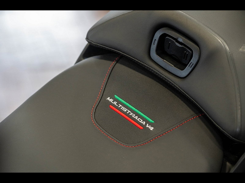 DUCATI Multistrada V4 *Full Akrapovic Exhaust - Full Luggage - Radar* 0dr Manual 2026