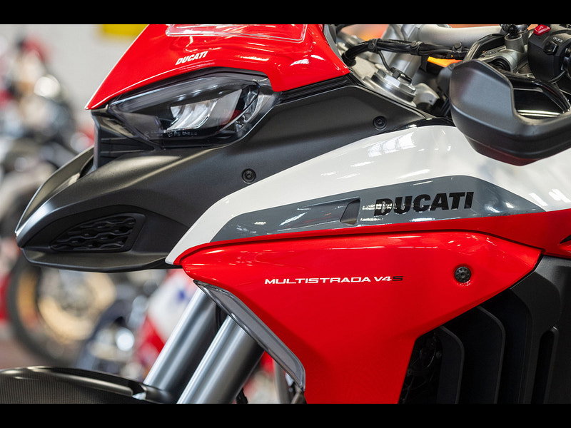 DUCATI Multistrada V4 *Full Akrapovic Exhaust - Full Luggage - Radar* 0dr Manual 2026