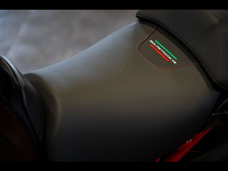 DUCATI Multistrada V4 *Pikes Peak - Full Akrapovic System - Low Mileage - Top Box*  0dr Manual 2026