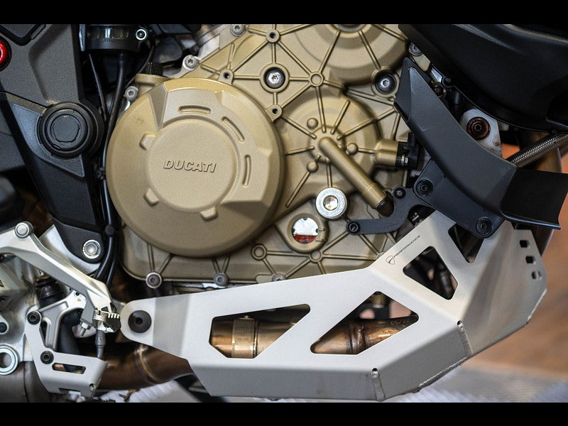 DUCATI Multistrada V4 *Pikes Peak - Full Akrapovic System - Low Mileage - Top Box*  0dr Manual 2026