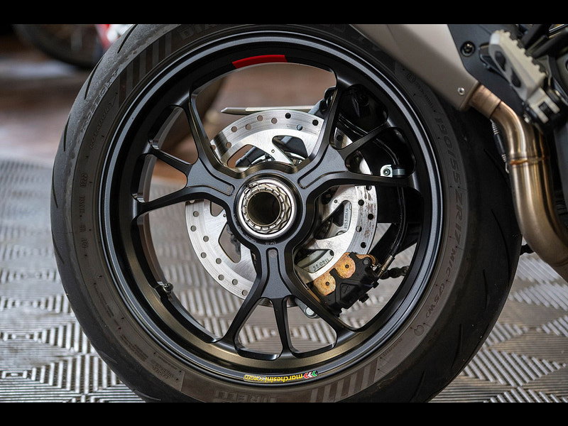 DUCATI Multistrada V4 *Pikes Peak - Full Akrapovic System - Low Mileage - Top Box*  0dr Manual 2026