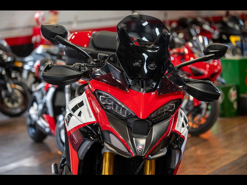 DUCATI Multistrada V4 *Pikes Peak - Full Akrapovic System - Low Mileage - Top Box*  0dr Manual 2026