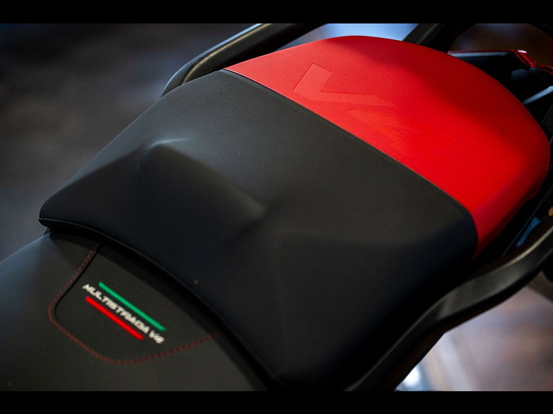 DUCATI Multistrada V4 *Pikes Peak - Full Akrapovic System - Low Mileage - Top Box*  0dr Manual 2026