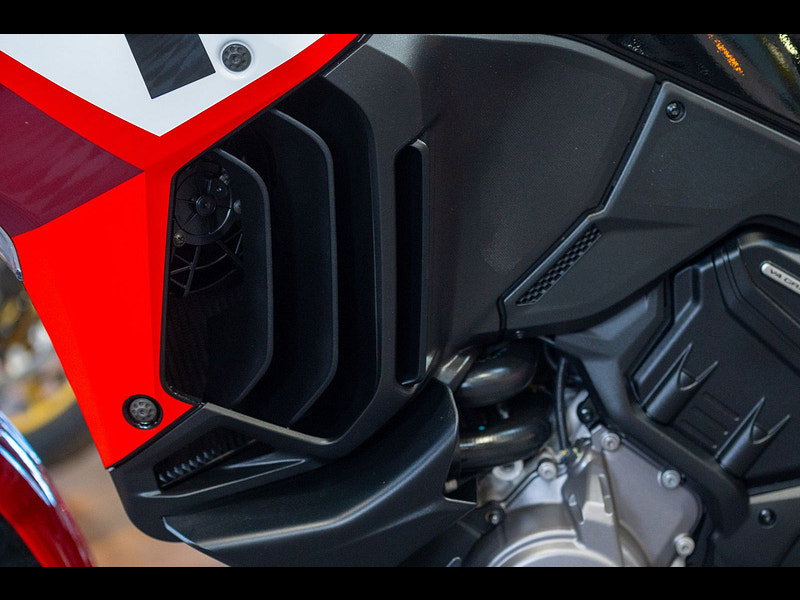 DUCATI Multistrada V4 *Pikes Peak - Full Akrapovic System - Low Mileage - Top Box*  0dr Manual 2026