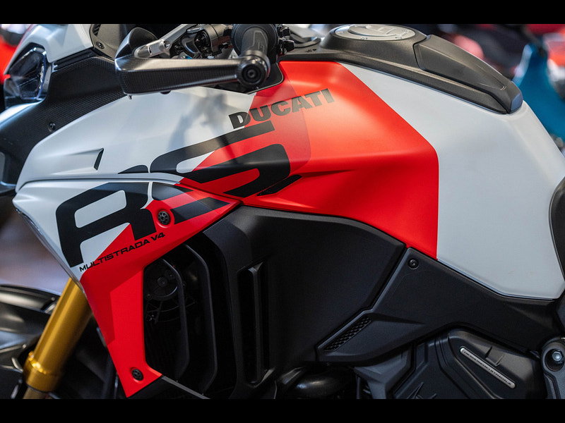 DUCATI Multistrada V4 RS *Akrapovic exhaust*  0dr Manual 2026