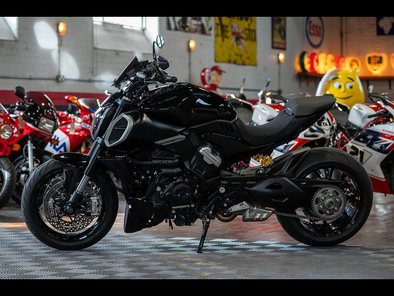 DUCATI Diavel V4 1158  0dr Manual 2026