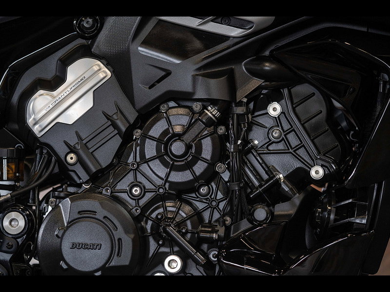 DUCATI Diavel V4 1158  0dr Manual 2026