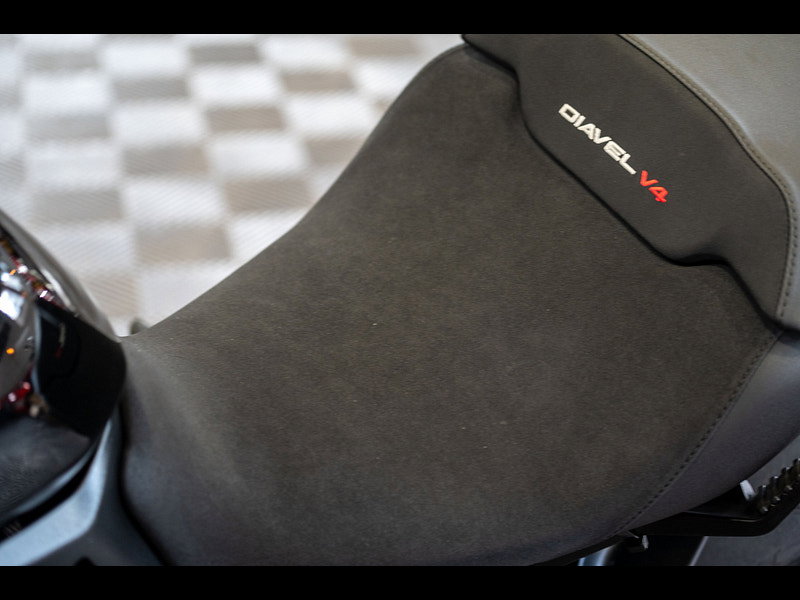 DUCATI Diavel V4 1158  0dr Manual 2026
