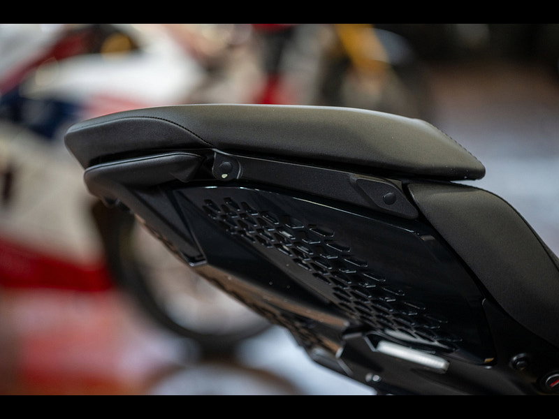 DUCATI Diavel V4 1158  0dr Manual 2026
