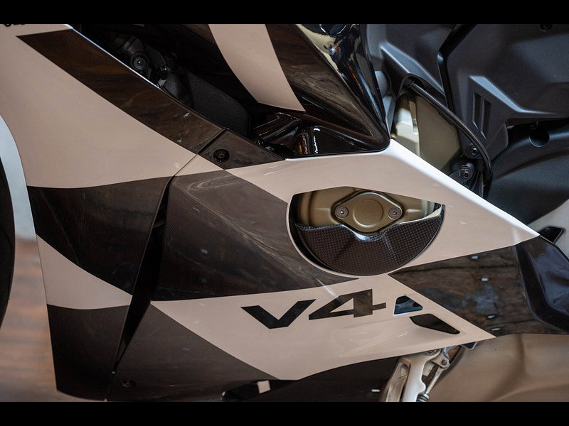 DUCATI Panigale V4 1103 Tricolore N0. 471/1000 0dr Manual 2026