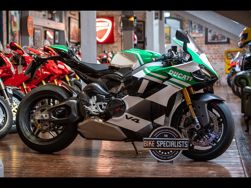 DUCATI Panigale V4 1103 Tricolore N0. 471/1000 0dr Manual 2026