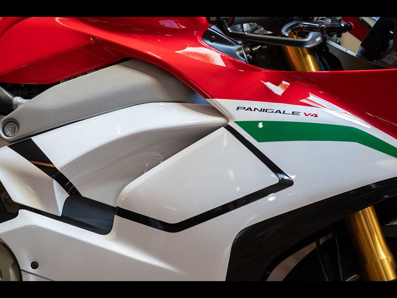 DUCATI Panigale V4 *Speciale - Amazing Example* 0dr Manual 2026