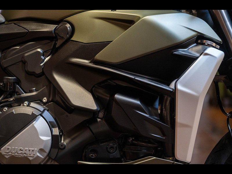 DUCATI Streetfighter V2 *Storm Green - One Owner* 0dr Manual 2026