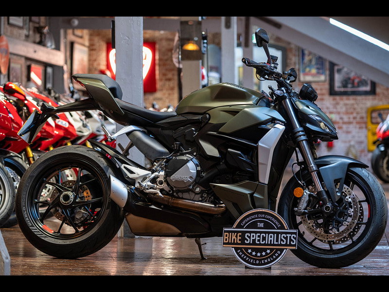 DUCATI Streetfighter V2 *Storm Green - One Owner* 0dr Manual 2026