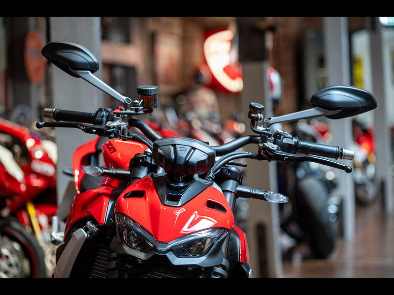 DUCATI Streetfighter V2 *1 Owner - Original Example* 0dr Manual 2026