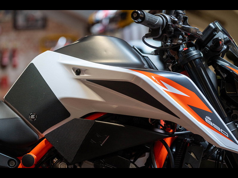KTM 890 Duke *R Model - Lovely Example* 0dr Manual 2026