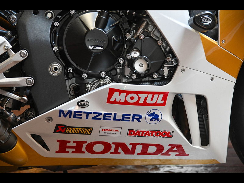 Honda Cbr1000rr fireblade sp John McGuiness 100th TT Race Start Replica No.17 0dr Manual 2026