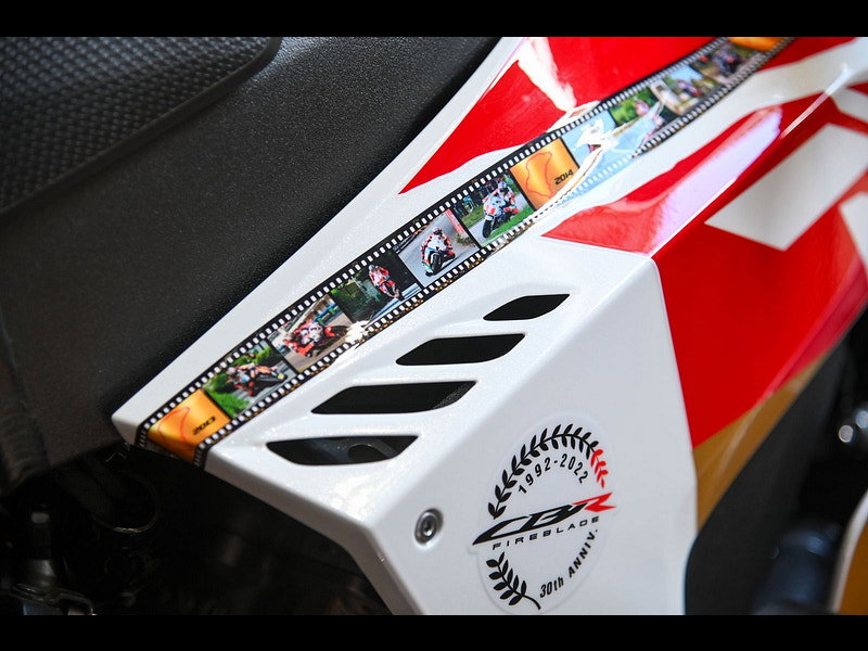 Honda Cbr1000rr fireblade sp John McGuiness 100th TT Race Start Replica No.17 0dr Manual 2026