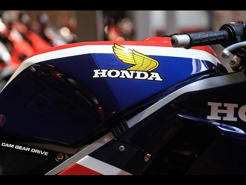 Honda VF1000 VF1000RE Iconic 80's V4 Honda 0dr Manual 2026